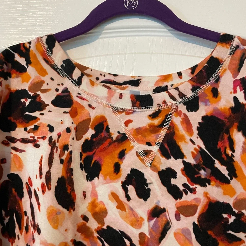 Westbound 3/4 Sleeve Top - Orange and Black Print - Picture 8 of 11